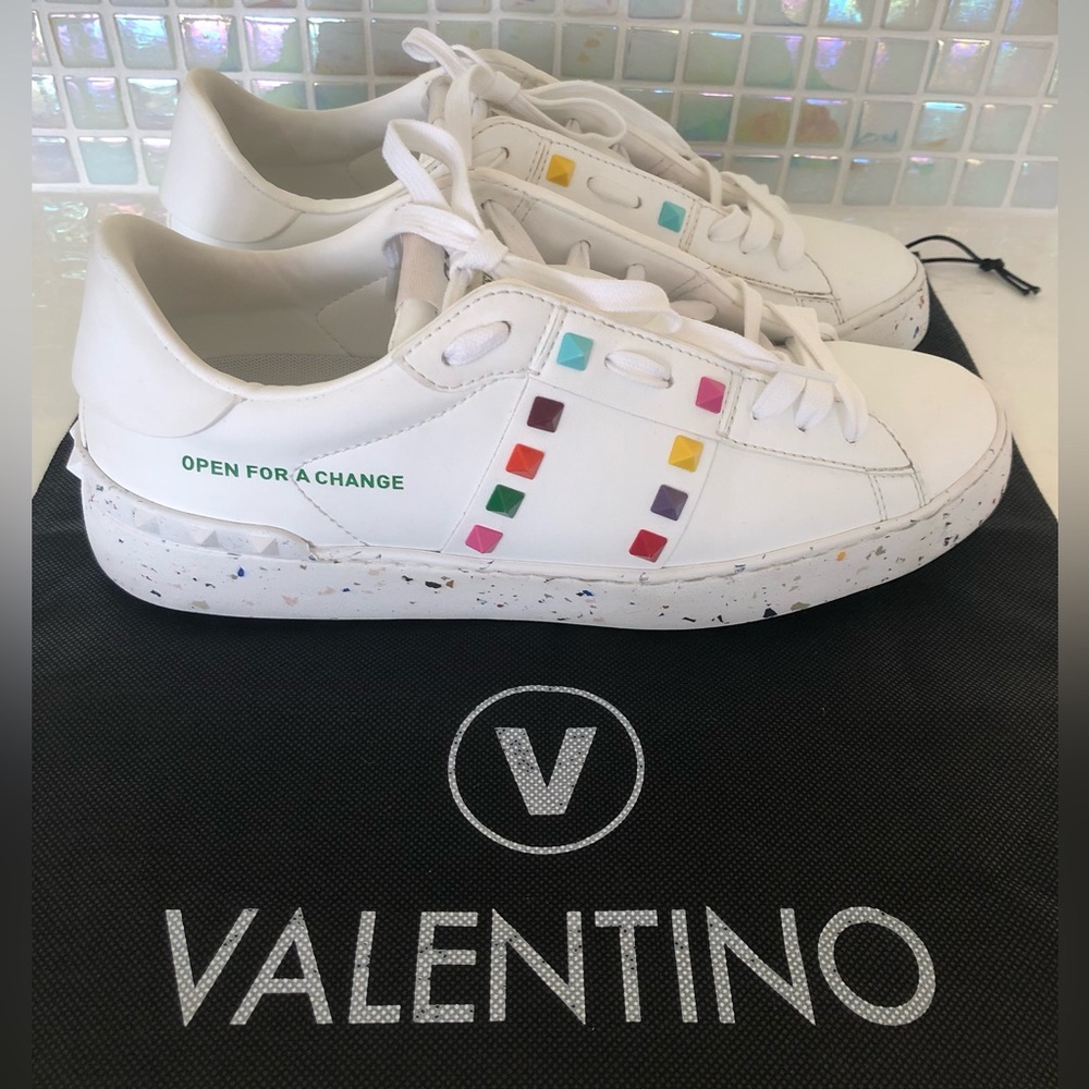Sz 9 EUC Valentino Garavani Open For A Change White Rockstud Rainbow Sneakers !!
